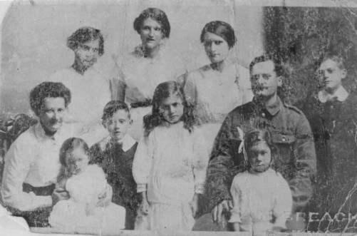 Mitten family, late 1914